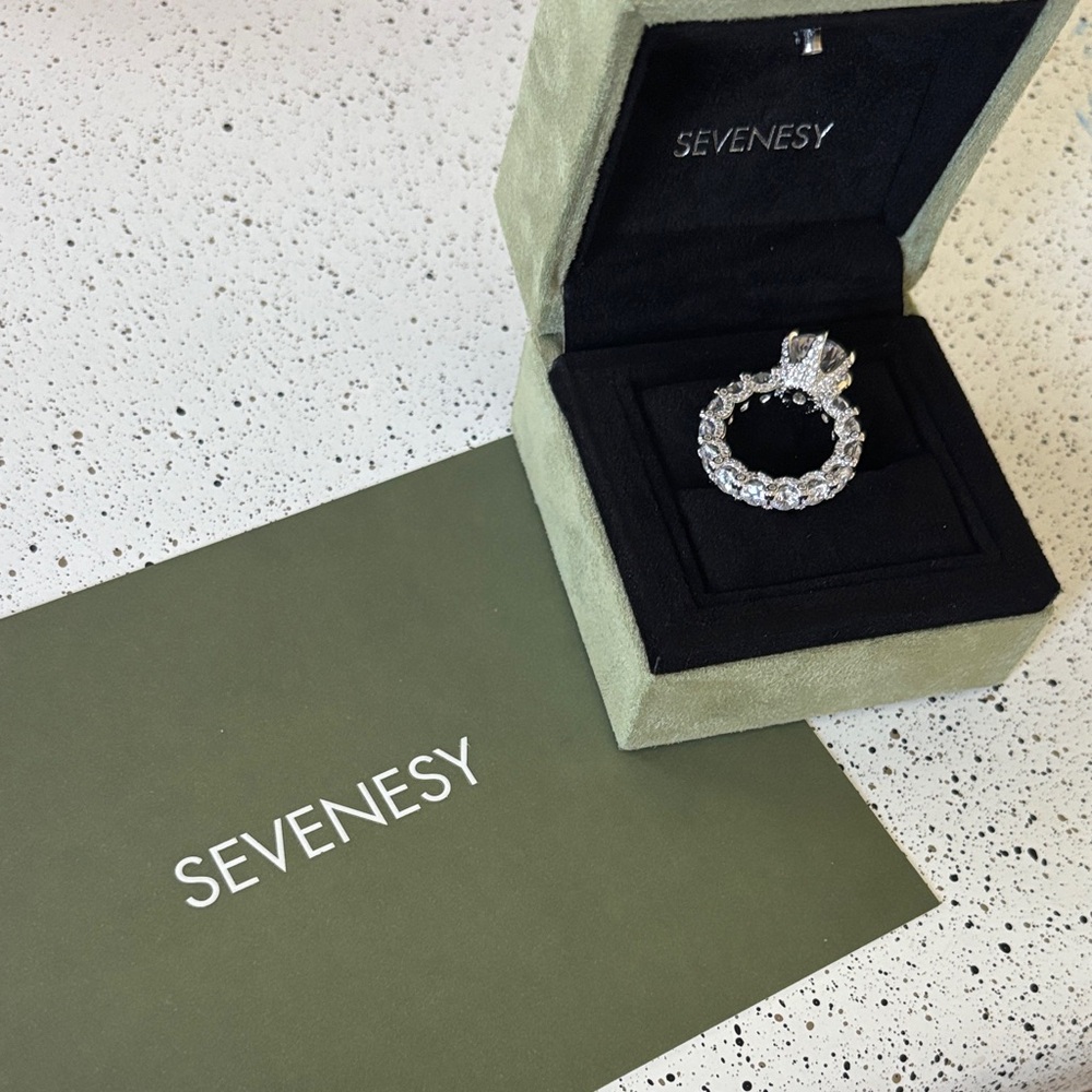 Silver Ring With Clear Gemstone - image 2